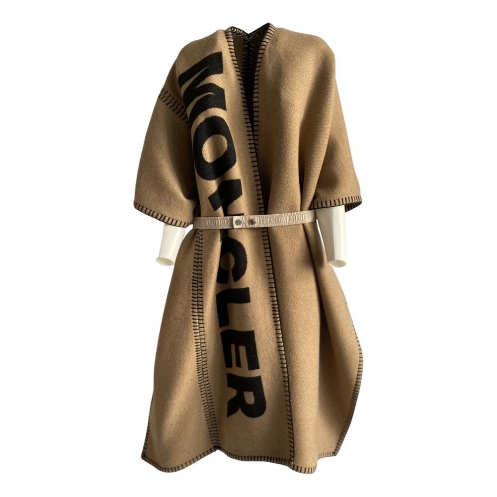 ❌SOLD❌ MONCLER
Wool-blend poncho
One size fits all With tan belt - Picture 7 of 11